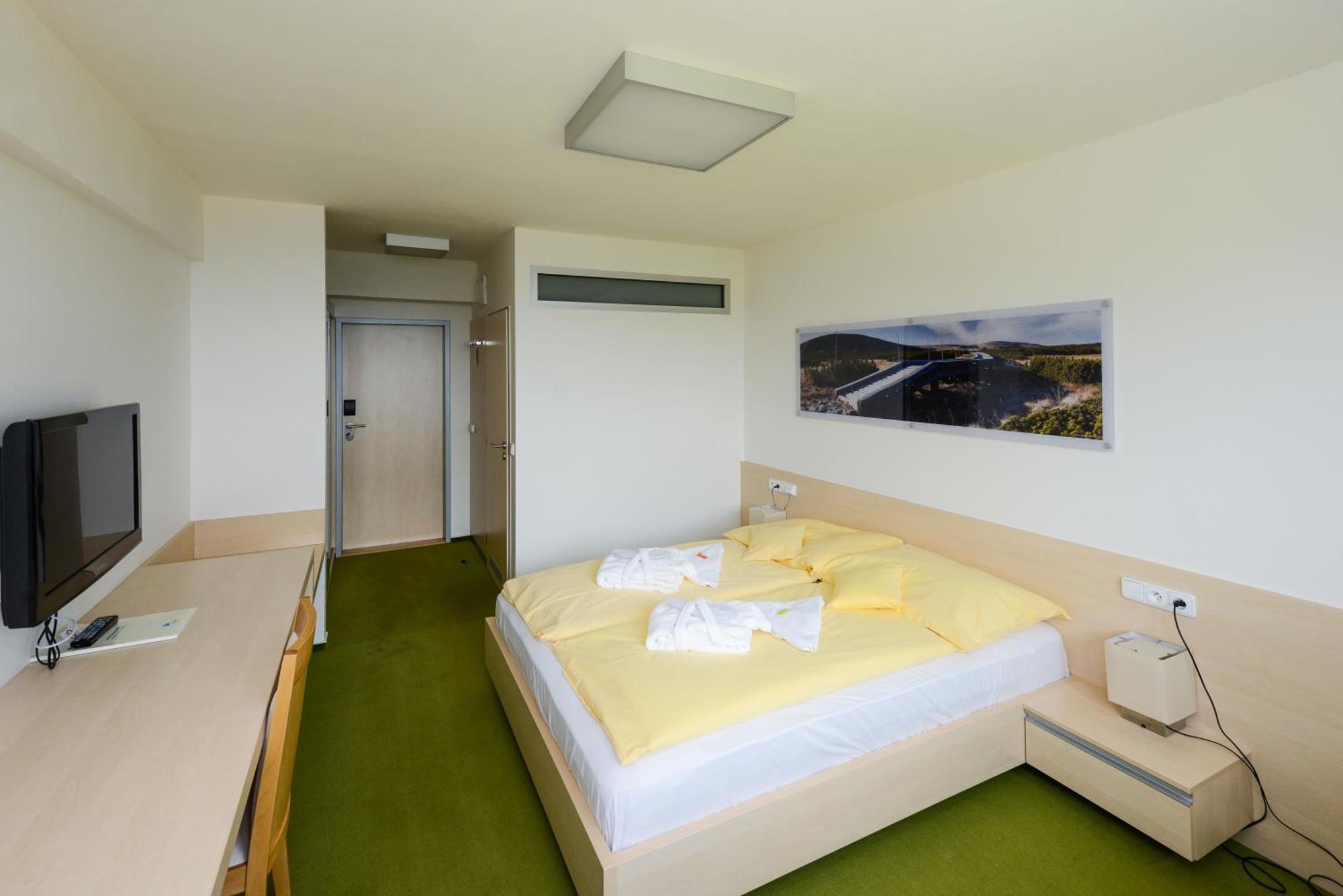Horsky Hotel Friesovy Boudy Strážné Стая снимка