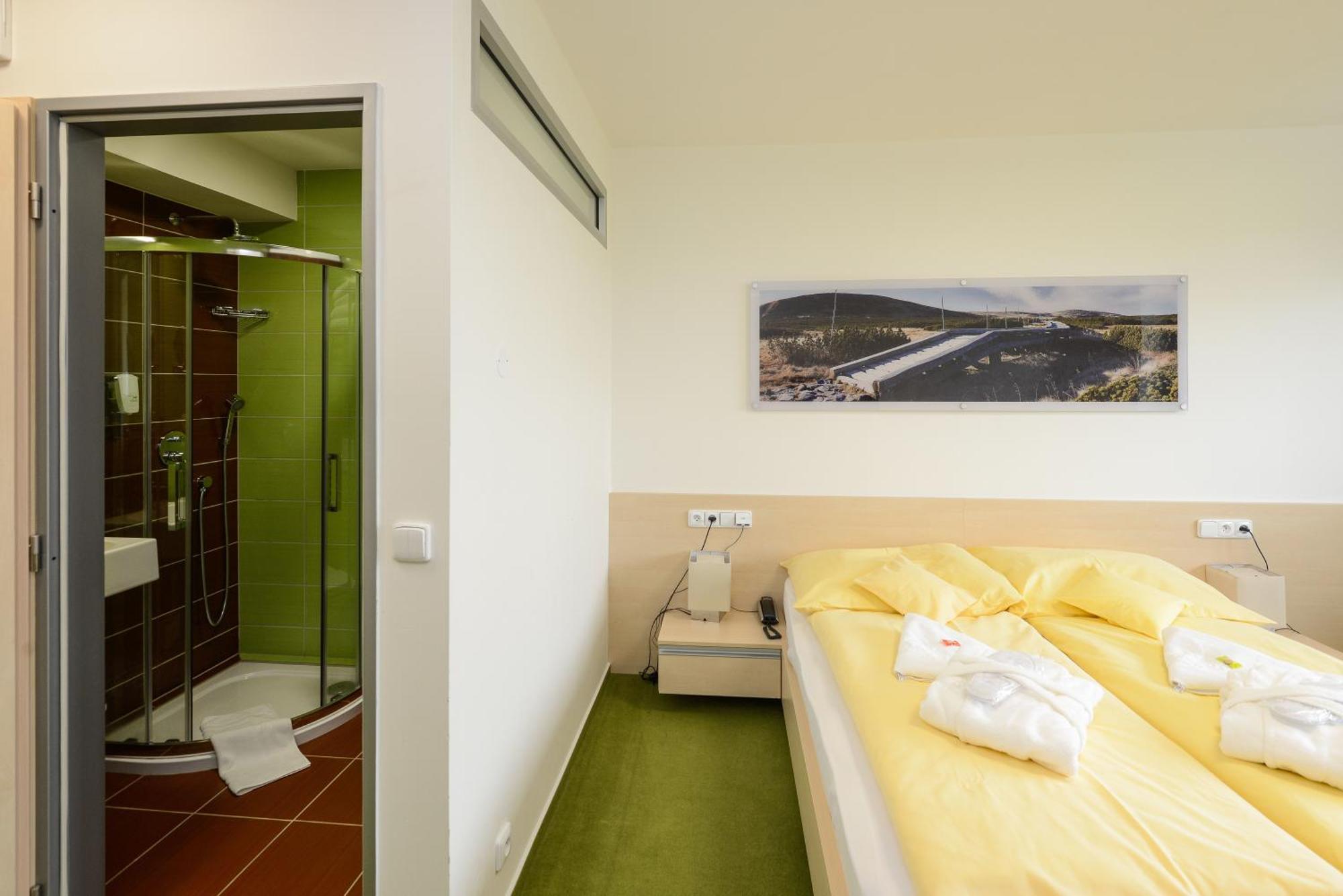 Horsky Hotel Friesovy Boudy Strážné Стая снимка
