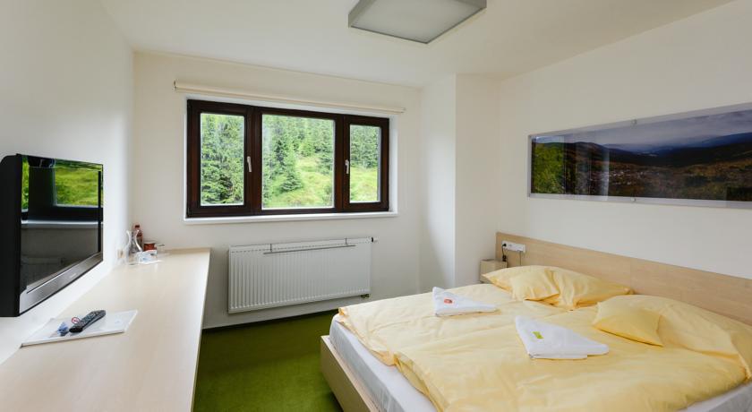 Horsky Hotel Friesovy Boudy Strážné Стая снимка