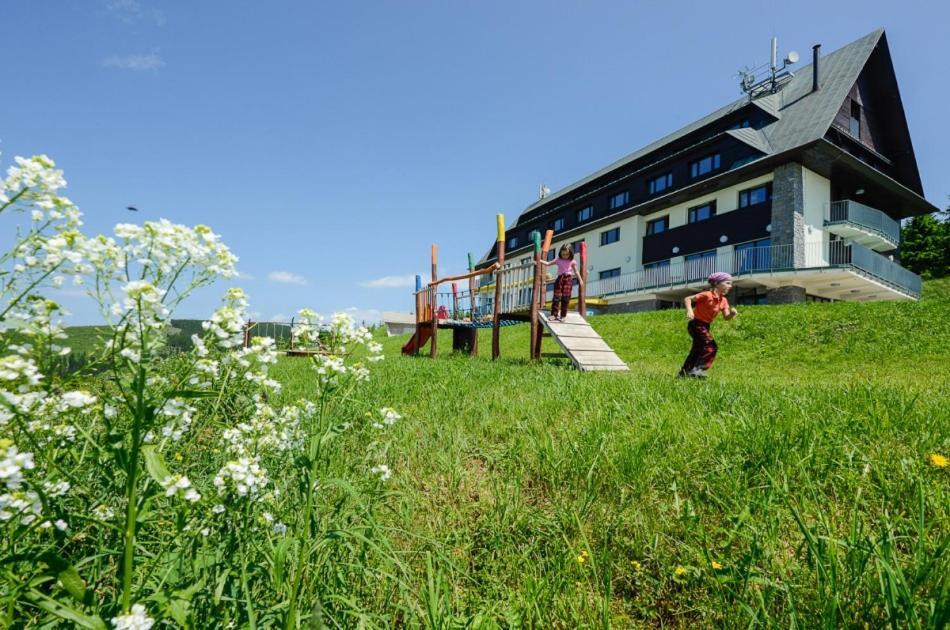 Horsky Hotel Friesovy Boudy Strážné Екстериор снимка